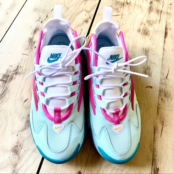 Nike - Picture 2 of 5